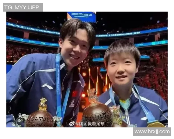 足球明星灿烂笑容背后的故事与他的人生旅程揭秘
